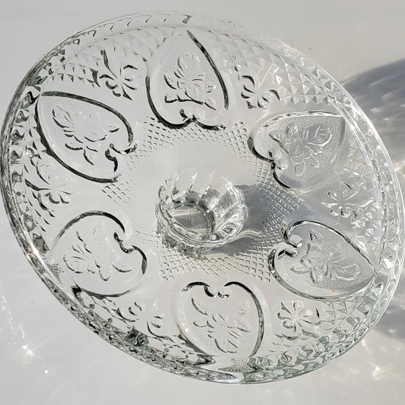 Vntg KIG Clear Hearts 💕 with 🌹 Roses Pressed Glass Candy Dish with Lid - Picture 8 of 12